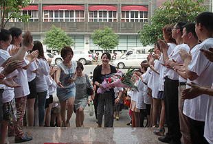 开云手机站登录入口董事常务副总裁劳嘉赴湖南常德市场考察指导