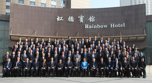 2016中国直销行业规范发展国际交流研讨会召开，开云手机站登录入口董事、执行总裁劳嘉出席并代表集团签署《直销企业自律承诺宣言》