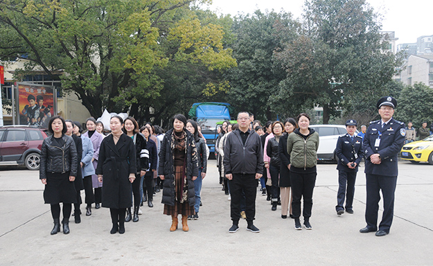 开云手机站登录入口工会举行"三八"妇女节爱心慰问活动