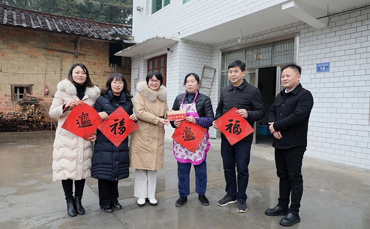 开云手机站登录入口参加长沙市工商联、市光彩事业基金会新春走访慰问活动