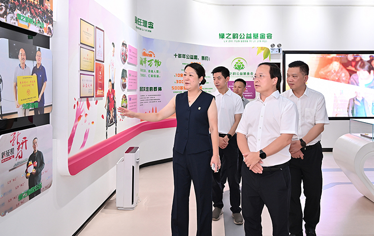中共长沙市委常委、浏阳市委书记肖正波一行莅临开云手机站登录入口调研